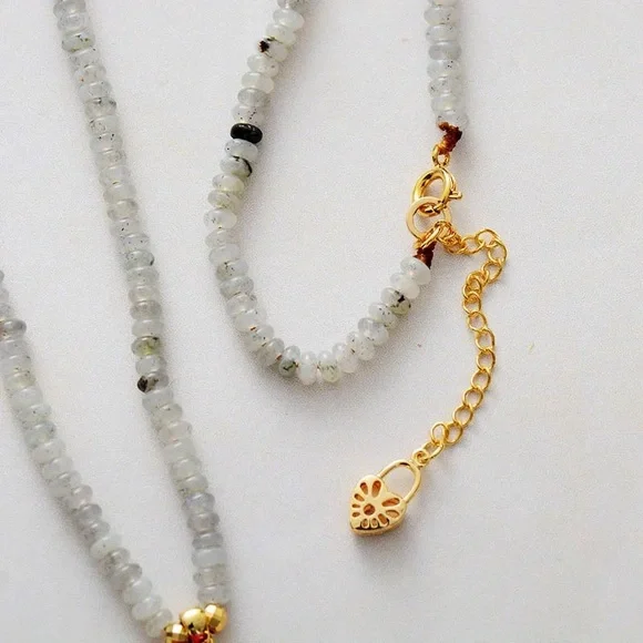 Dyed Agate and Prehnite Beaded Heart Pendant Necklace - Picture 4 of 5